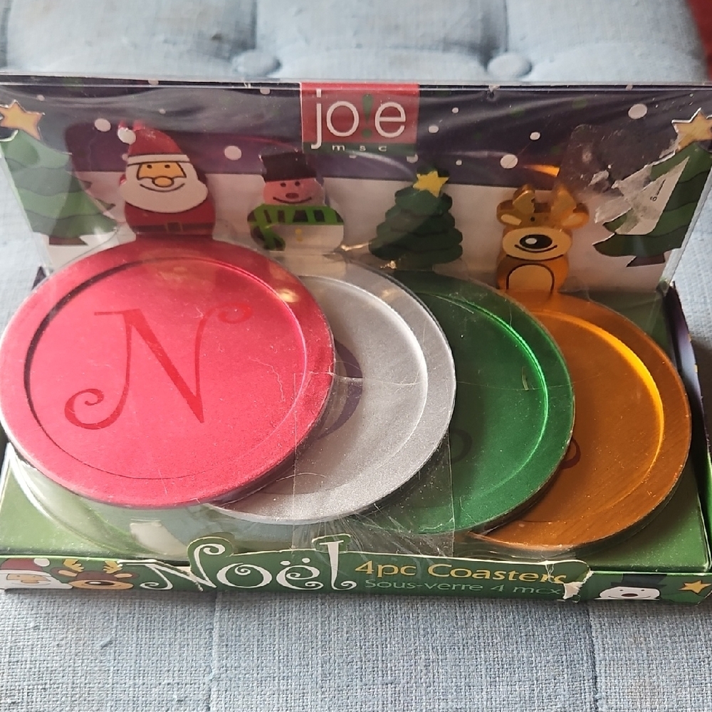 🌟3/$25🌟 4-piece Christmas coaster set from the brand "Joe".
